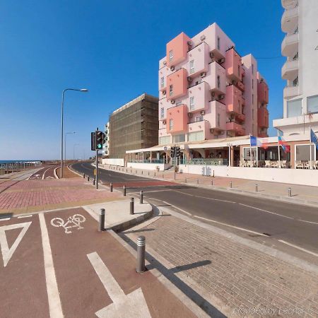 Mackenzie Beach Hotel Larnaka Exterior foto