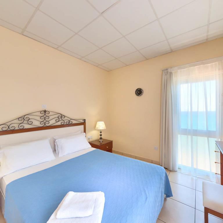 Mackenzie Beach Hotel Larnaka Exterior foto
