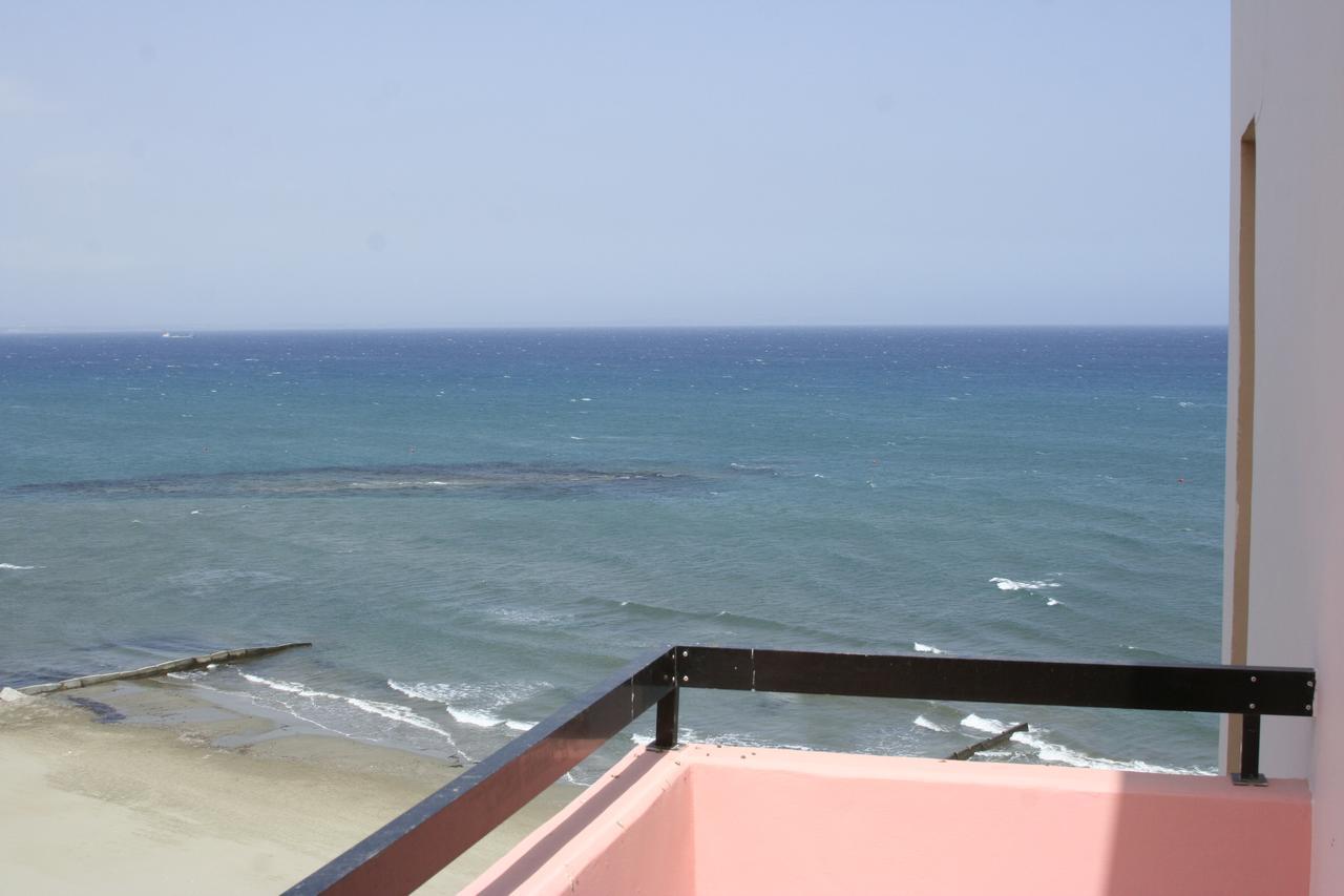 Mackenzie Beach Hotel Larnaka Zimmer foto