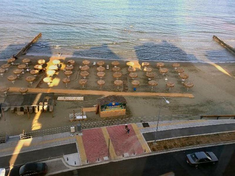 Mackenzie Beach Hotel Larnaka Exterior foto